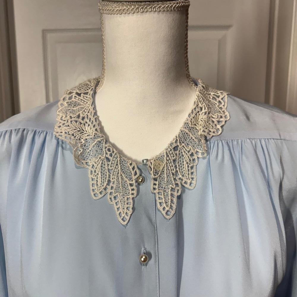 Vintage Le Blouse Powder Blue Long Sleeve Button Down with Lace Collar Size 10 - Picture 3 of 11